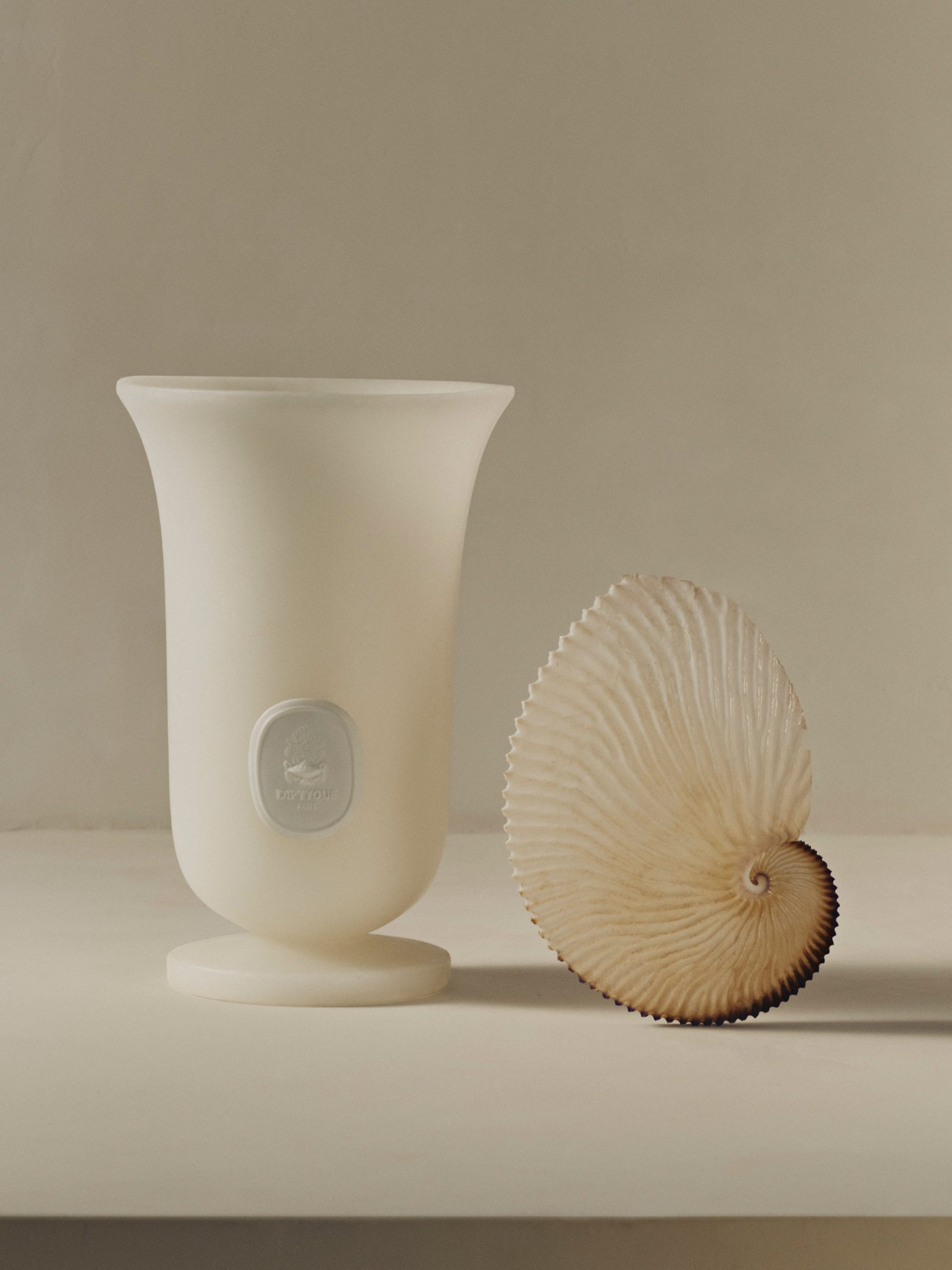 White Medicis vase - Large - Image 5